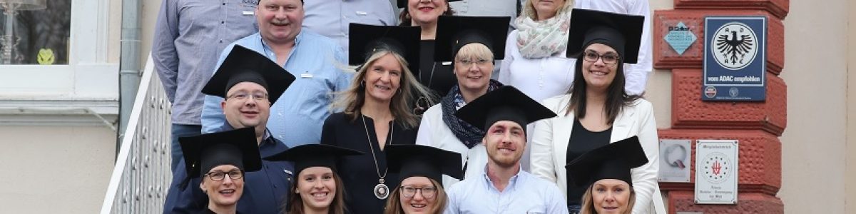 Absolventen des Studiengangs Dipl.-Badgestalter (SHK)
